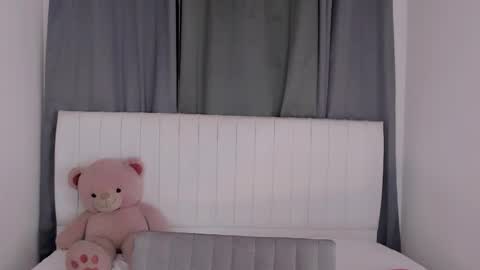 Snapshot of gatitavenecis1 chatting on 24, 10, 2025 Vnecis Marn online show from 24, 10, 2025