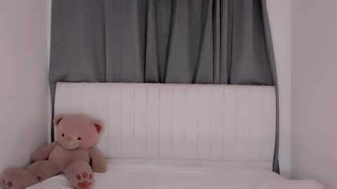 Snapshot of gatitavenecis1 chatting on 15, 11, 2025 Vnecis Marn online show from 15, 11, 2025