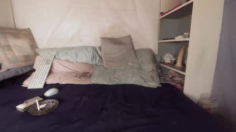 gayrobbin online show from 11, 11, 2025