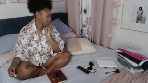 Snapshot of geishapaige chatting on 3, 10, 2025 The Empress online show from 3, 10, 2025