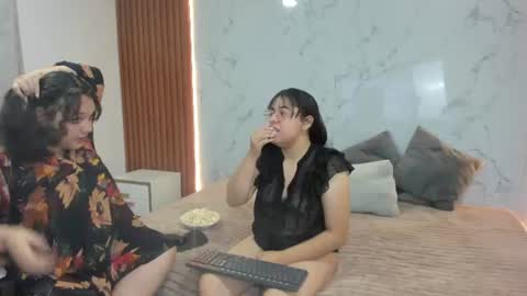 Snapshot of genesis_y_moon chatting on 27, 6, 2026 genesis_y_moon online show from 27, 6, 2026