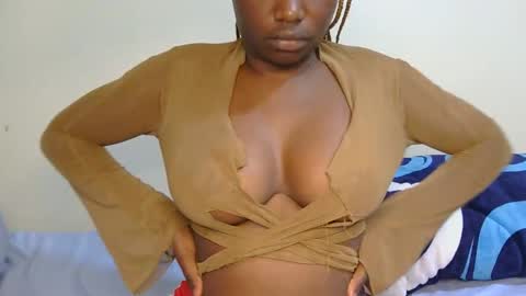 Snapshot of geni_smart chatting on 7, 11, 2025 Luciana online show from 7, 11, 2025