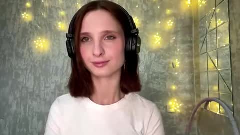 Snapshot of genieflug chatting on 12, 4, 2026 Riana online show from 12, 4, 2026