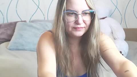 Snapshot of gentle69girl chatting on 24, 11, 2025 Alice online show from 24, 11, 2025