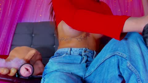 Snapshot of geraldinesuaan chatting on 11, 12, 2024 geraldinesuaan online show from 11, 12, 2024