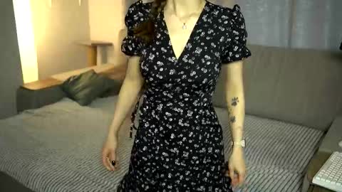 Jean and Isa couple Van online show from 10, 11, 2025