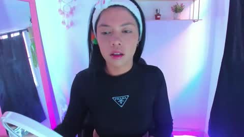 giaaaa   online show from 13, 3, 2026