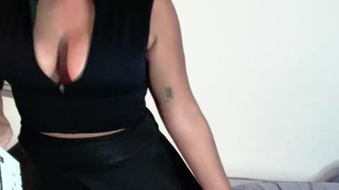 Gianella  online show from 6, 3, 2025