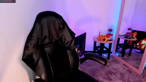 Snapshot of giabrook chatting on 11, 12, 2024 Gia  online show from 11, 12, 2024