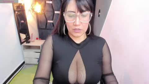 Snapshot of giafox_ chatting on 2, 10, 2025 G I A FOX online show from 2, 10, 2025