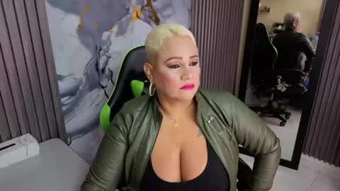 Snapshot of gianellacox chatting on 2, 5, 2026 online show from 2, 5, 2026