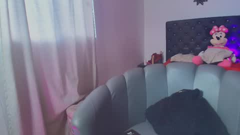 Giana Roberts online show from 25, 11, 2025