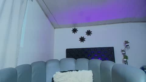 Giana Roberts online show from 28, 11, 2025