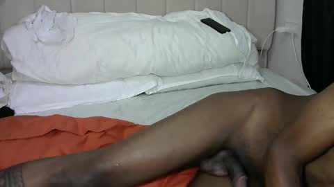 Snapshot of giant_couples chatting on 6, 11, 2025 giant_couples online show from 6, 11, 2025