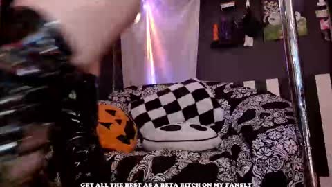 Giggles online show from 2, 2, 2026