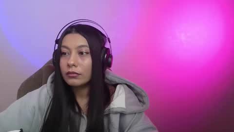 Snapshot of gigglepuff_ chatting on 18, 12, 2025 gigglepuff_ online show from 18, 12, 2025