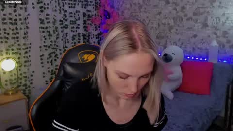 Snapshot of gina_lovelyy chatting on 24, 6, 2026 Gina online show from 24, 6, 2026