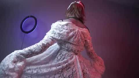        im expecting 350 thumbs up on my altar   online show from 30, 10, 2025