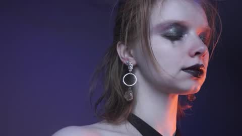        im expecting 350 thumbs up on my altar   online show from 2, 11, 2025