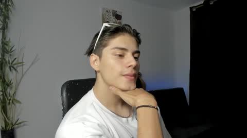 Snapshot of gio_russo chatting on 2, 12, 2024 GioRusso online show from 2, 12, 2024