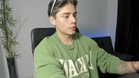 Snapshot of gio_russo chatting on 12, 12, 2024 GioRusso online show from 12, 12, 2024