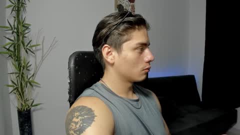 Snapshot of gio_russo chatting on 17, 12, 2024 GioRusso online show from 17, 12, 2024