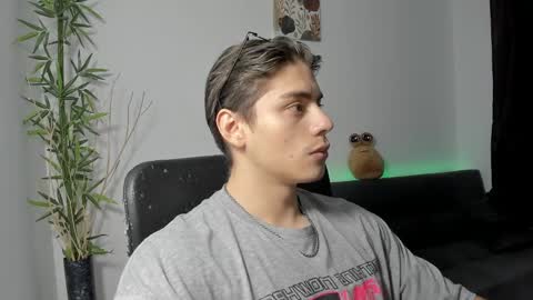 Snapshot of gio_russo chatting on 31, 12, 2024 GioRusso online show from 31, 12, 2024