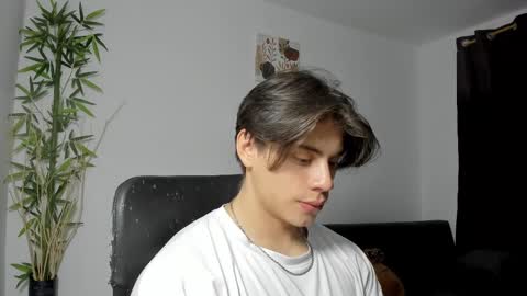 Snapshot of gio_russo chatting on 21, 2, 2025 GioRusso online show from 21, 2, 2025