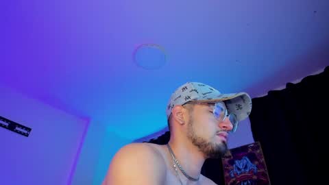 Snapshot of giomar_reyes chatting on 24, 12, 2024 GIOMAR REYES online show from 24, 12, 2024