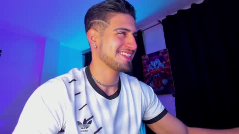 Snapshot of giomar_reyes chatting on 7, 1, 2025 GIOMAR REYES online show from 7, 1, 2025