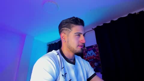 Snapshot of giomar_reyes chatting on 7, 1, 2025 GIOMAR REYES online show from 7, 1, 2025