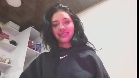 Snapshot of giovanna_oliveria chatting on 16, 12, 2025 giovanna_oliveria online show from 16, 12, 2025