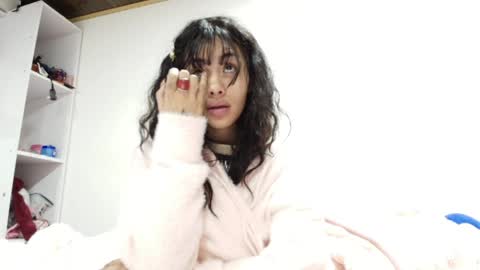 giovanna_oliveria online show from 17, 4, 2026