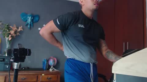 piggy boy online show from 7, 12, 2024