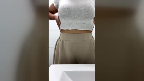 Snapshot of girl433 chatting on 16, 12, 2025 girl433 online show from 16, 12, 2025