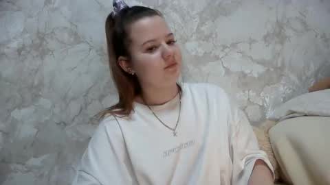 girl_cute07 online show from 14, 4, 2026