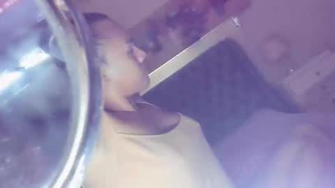 urGIRL online show from 8, 4, 2026