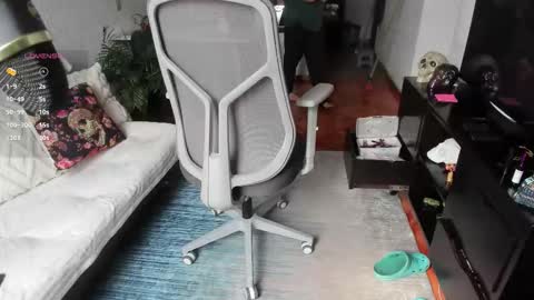 girl_inline online show from 12, 10, 2025