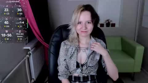 Snapshot of girl_next_doorr chatting on 23, 10, 2025 girl_next_doorr online show from 23, 10, 2025