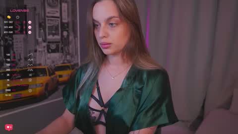 Snapshot of girl_peach_ chatting on 3, 11, 2025 Kate online show from 3, 11, 2025