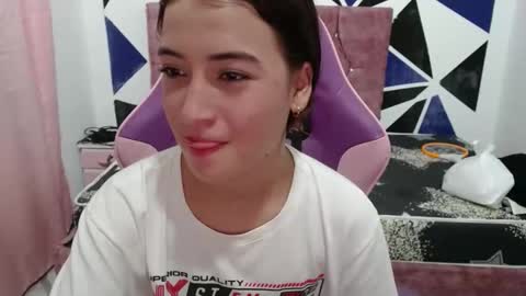 girl_princess18 online show from 6, 11, 2025