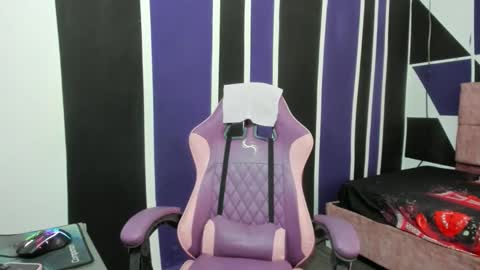 girl_princess18 online show from 15, 12, 2025