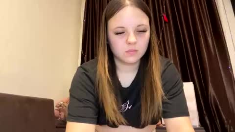 Snapshot of girl_shy07 chatting on 8, 3, 2026 girl_shy07 online show from 8, 3, 2026