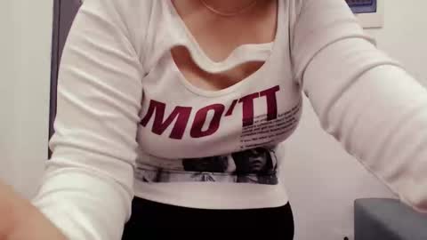 Snapshot of girlhanoi chatting on 8, 2, 2026 girlhanoi online show from 8, 2, 2026