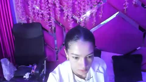 Snapshot of gisell_squirt chatting on 9, 10, 2025 gisell_squirt online show from 9, 10, 2025
