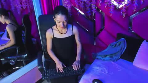 Snapshot of gisell_squirt chatting on 11, 10, 2025 gisell_squirt online show from 11, 10, 2025
