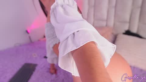 Snapshot of giselle_js chatting on 7, 2, 2025 Instagram gisellee 22 online show from 7, 2, 2025