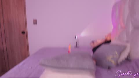 Snapshot of giselle_js chatting on 13, 2, 2025 Instagram gisellee 22 online show from 13, 2, 2025