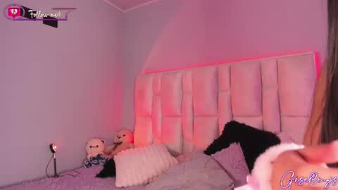 Snapshot of giselle_js chatting on 28, 2, 2025 Instagram gisellee 22 online show from 28, 2, 2025