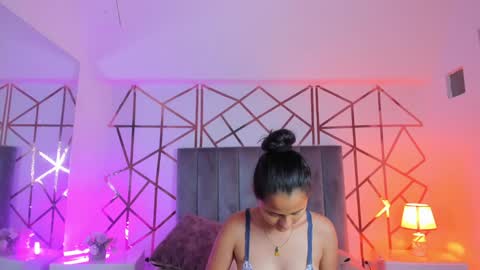 GISELLE ROLDAN online show from 15, 1, 2025